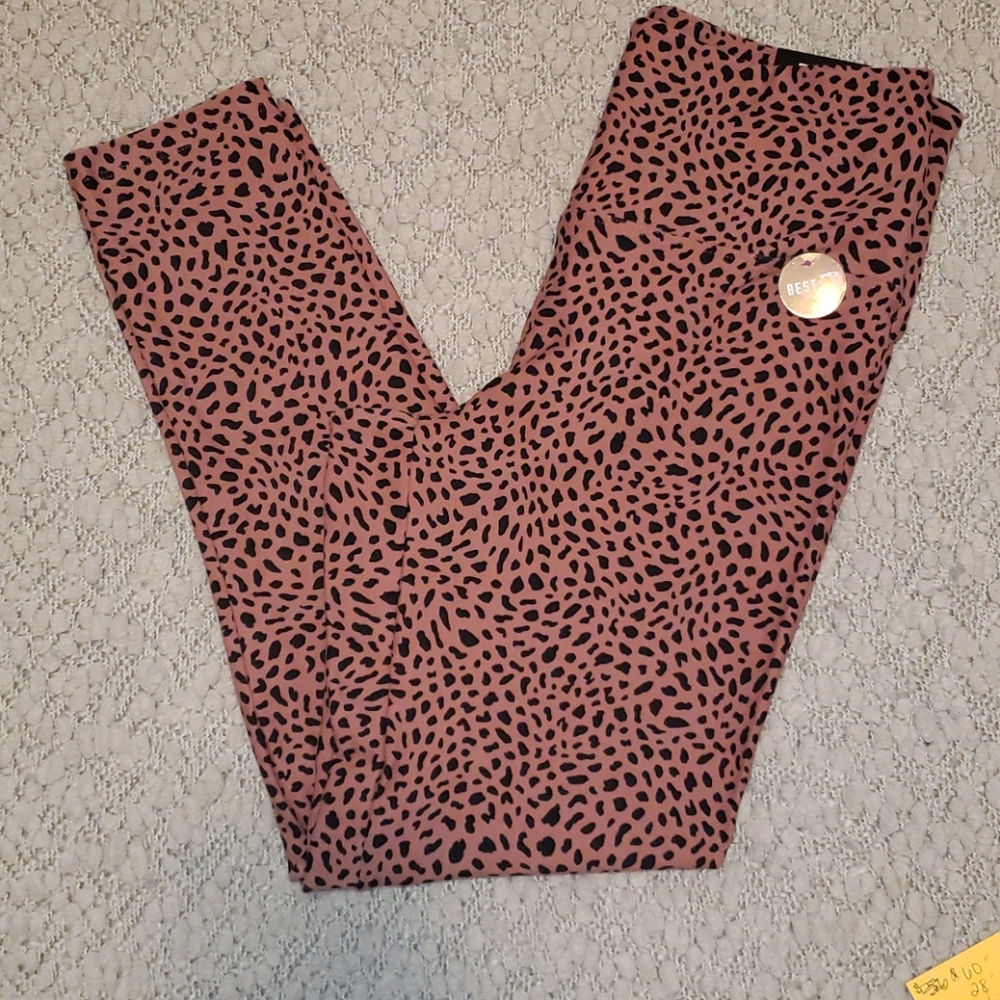 NWT PINK Yoga 🍑 high waisted leggings.